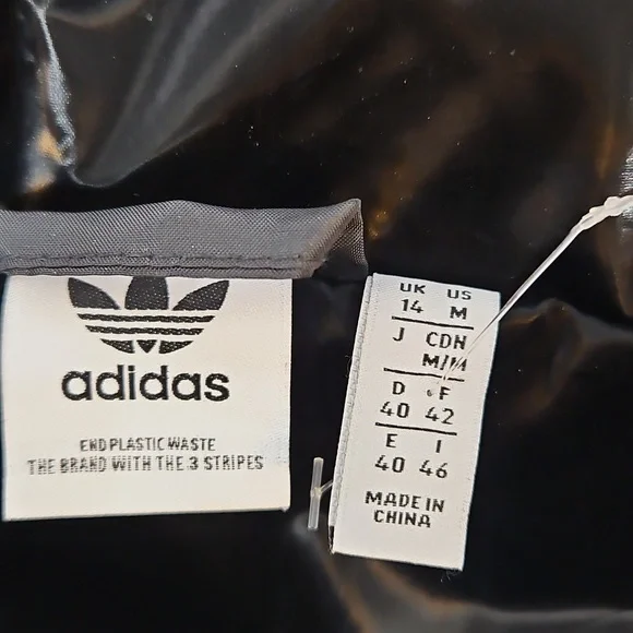 Adidas Ski Chic Cropped Puffer Jacket Black/Cream Size Medium - Picture 8 of 10